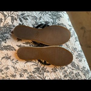 UGG FLIP FLOPS